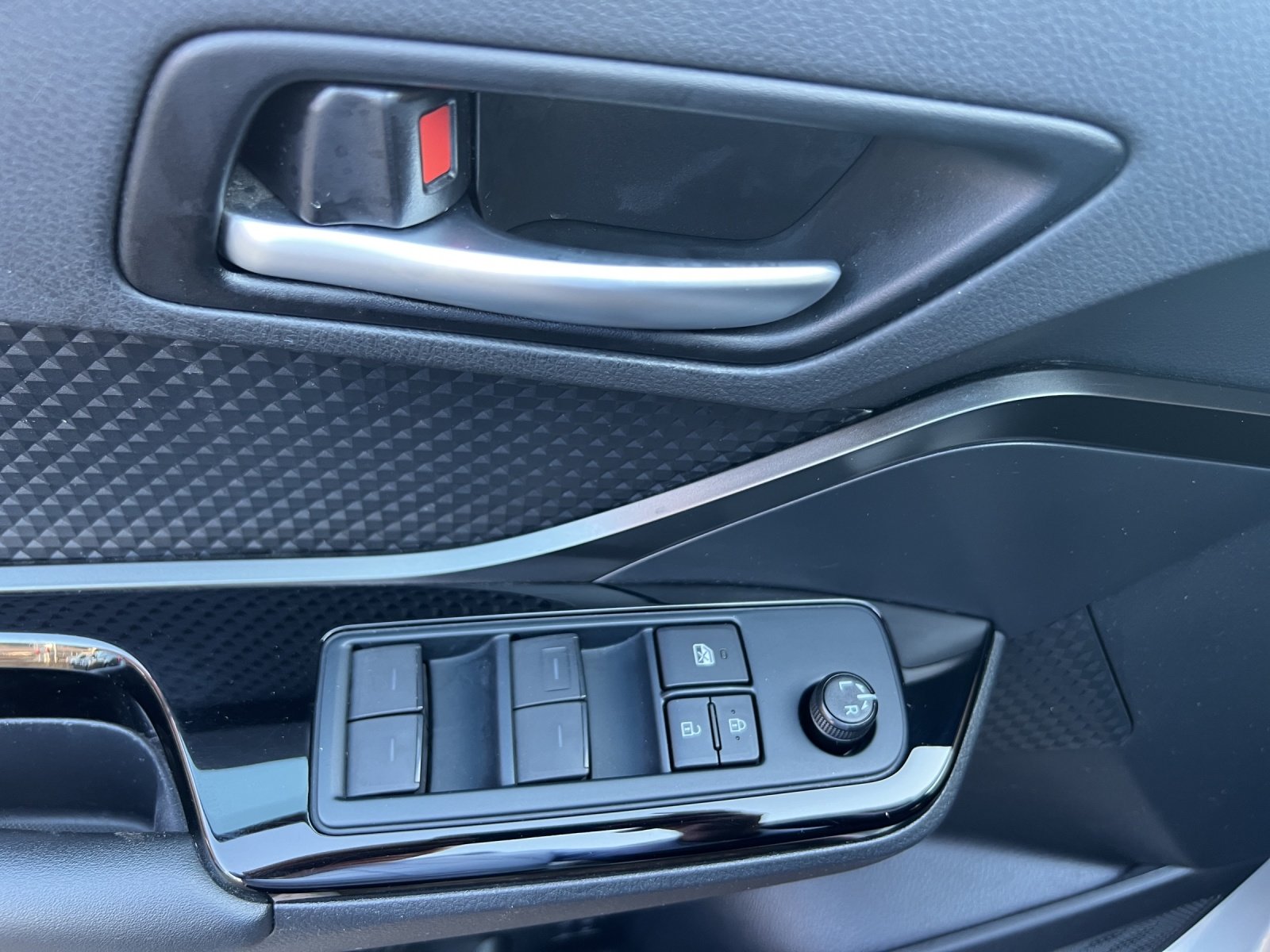TOYOTA C-HR 1.8 HSD CVT Premium, Voll-Hybrid Benzin/Elektro, Occasion / Gebraucht, Automatik - 7