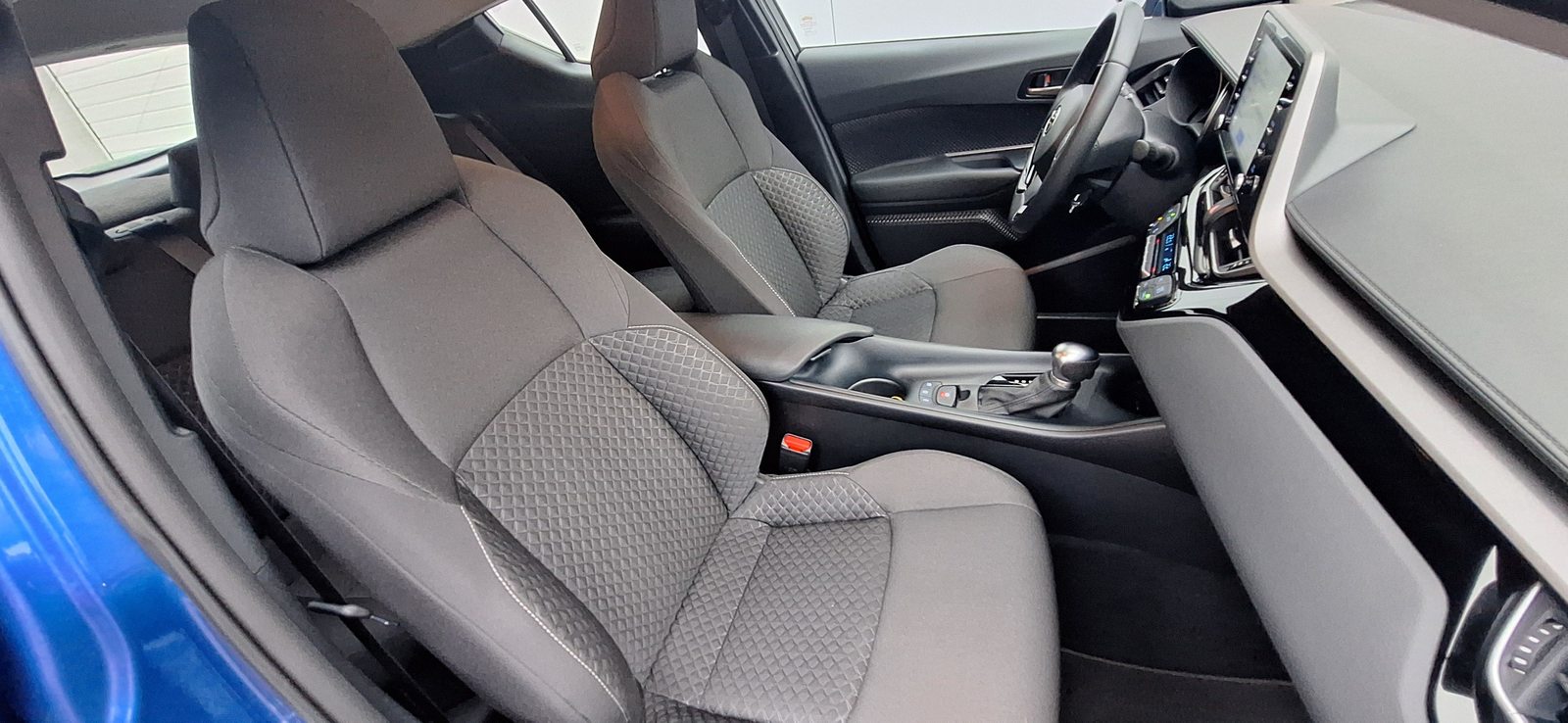 TOYOTA C-HR 1.8 VVTi HSD Comfort, Hybride Intégral Essence/Électricité, Occasion / Utilisé, Automatique - 7