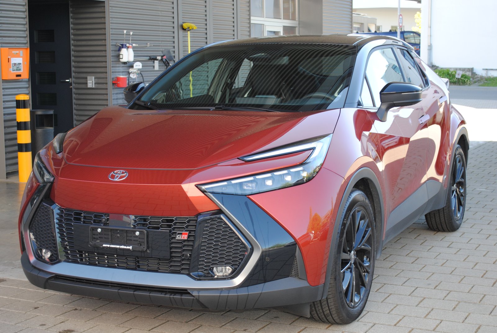 TOYOTA C-HR 2.0 HSD CVT GR Sport 4WD, Voll-Hybrid Benzin/Elektro, Occasion / Gebraucht, Automatik - 3