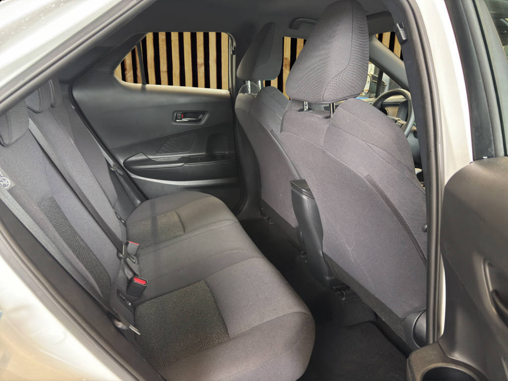 TOYOTA C-HR 1.8 HEV Comfort, Hybride Intégral Essence/Électricité, Occasion / Utilisé, Automatique - 6