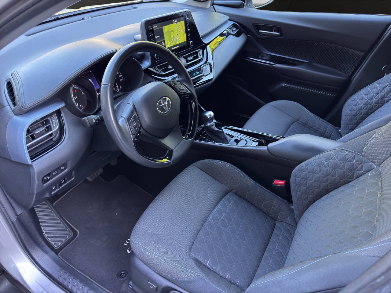 TOYOTA C-HR 1.8 VVTi HSD Trend, Voll-Hybrid Benzin/Elektro, Occasion / Gebraucht, Automatik - 5
