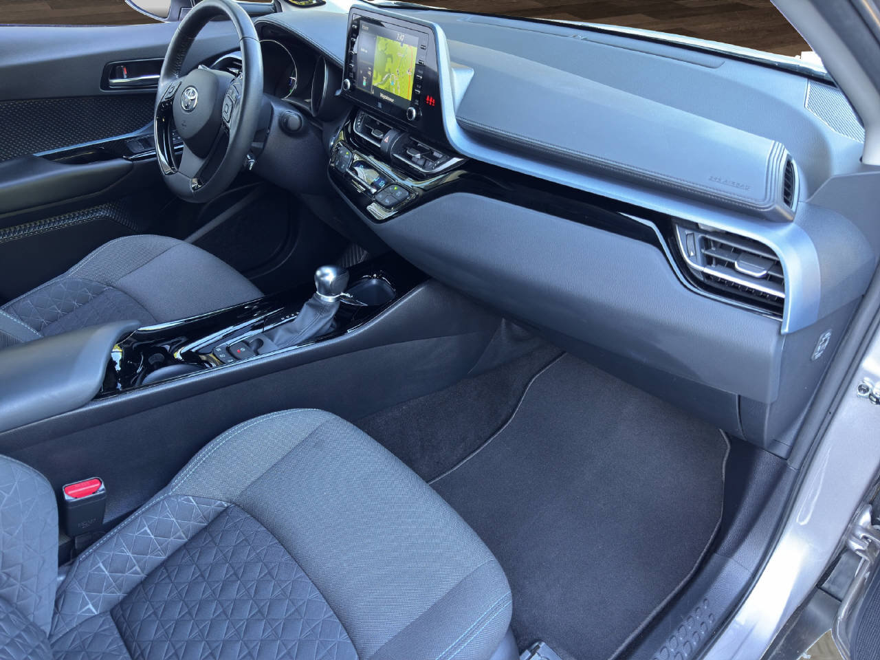 TOYOTA C-HR 1.8 VVTi HSD Trend, Voll-Hybrid Benzin/Elektro, Occasion / Gebraucht, Automatik - 7