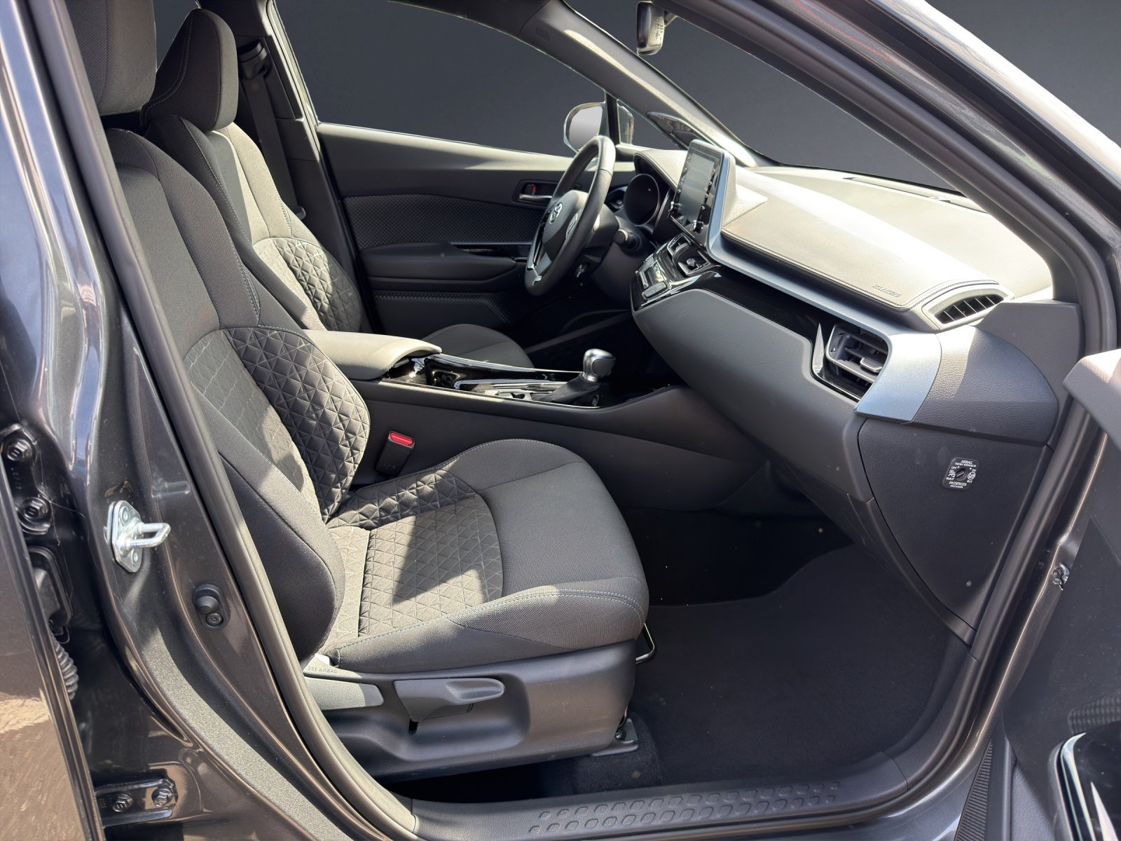 TOYOTA C-HR 2.0 HSD CVT Trend, Full-Hybrid Petrol/Electric, Second hand / Used, Automatic - 7