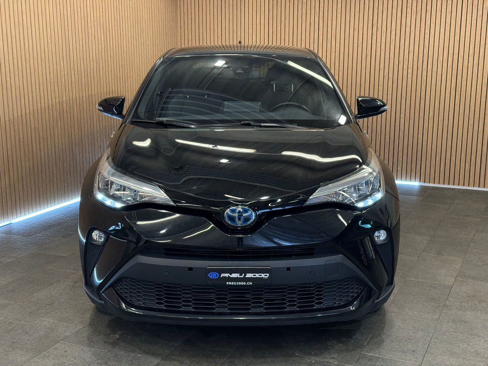 TOYOTA C-HR 2.0 HSD CVT Launch Edition, Full-Hybrid Petrol/Electric, Second hand / Used, Automatic - 2