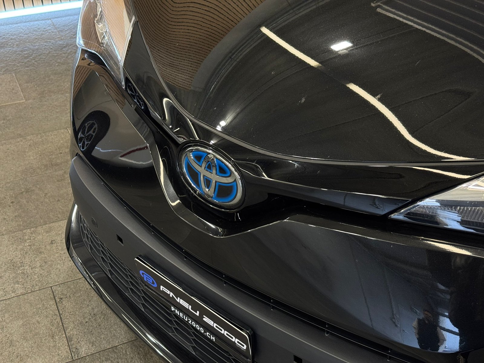 TOYOTA C-HR 2.0 HSD CVT Launch Edition, Full-Hybrid Petrol/Electric, Second hand / Used, Automatic - 3