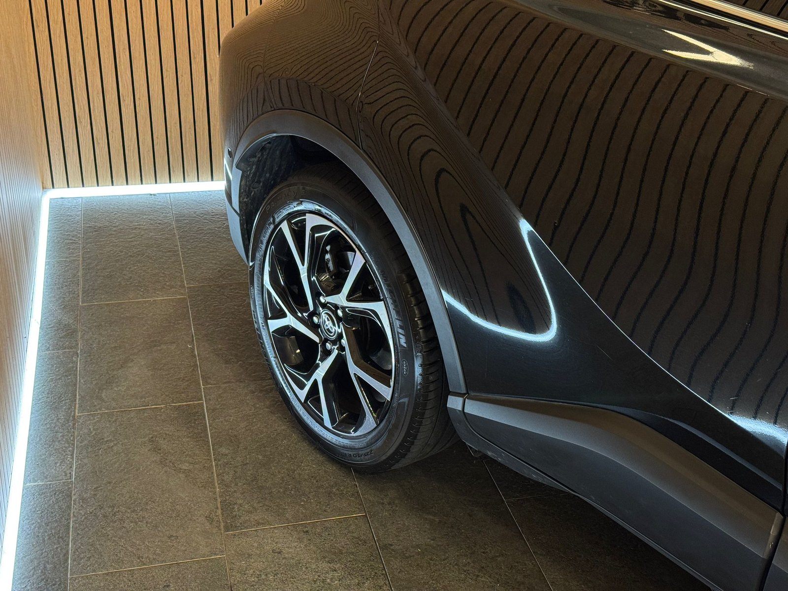 TOYOTA C-HR 2.0 HSD CVT Launch Edition, Full-Hybrid Petrol/Electric, Second hand / Used, Automatic - 4