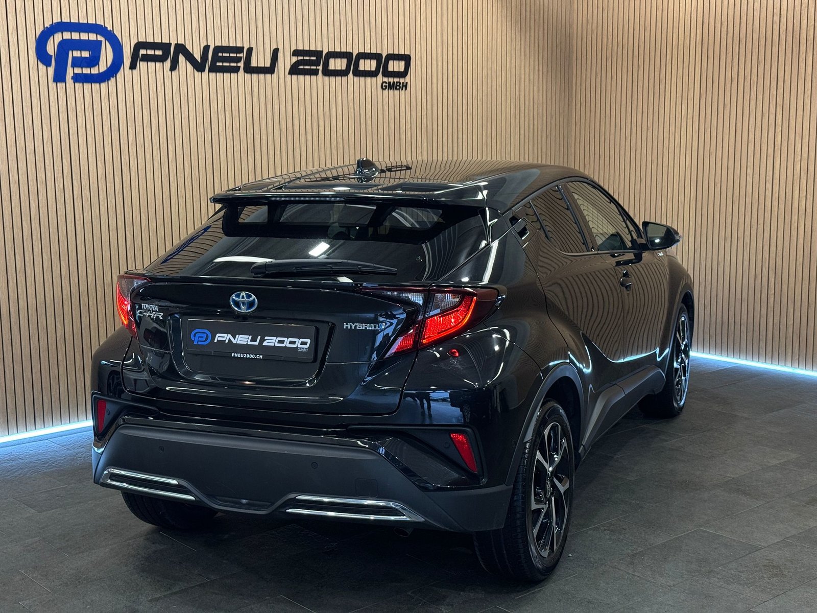 TOYOTA C-HR 2.0 HSD CVT Launch Edition, Full-Hybrid Petrol/Electric, Second hand / Used, Automatic - 7