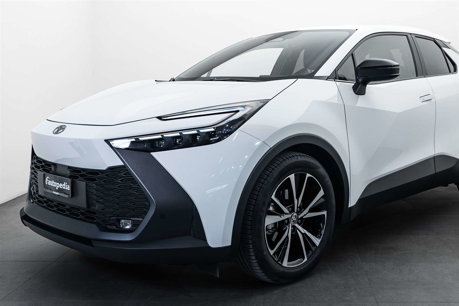 TOYOTA C-HR 1.8 HSD Trend CVT-Automat, Full-Hybrid Petrol/Electric, Second hand / Used, Automatic - 2