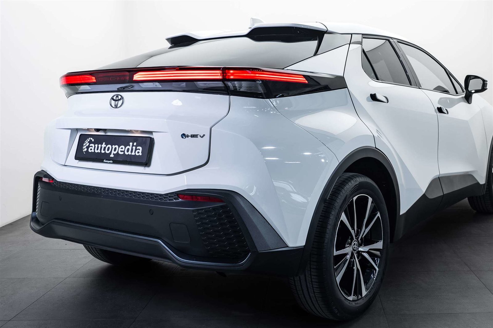 TOYOTA C-HR 1.8 HSD Trend CVT-Automat, Full-Hybrid Petrol/Electric, Second hand / Used, Automatic - 4