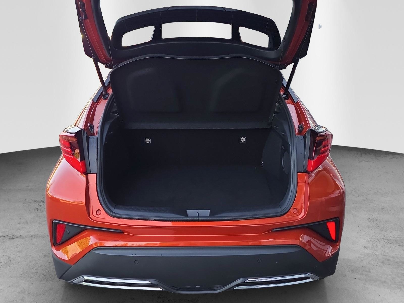 TOYOTA C-HR 2.0 VVTi HSD Launch Edition, Full-Hybrid Petrol/Electric, Second hand / Used, Automatic - 7