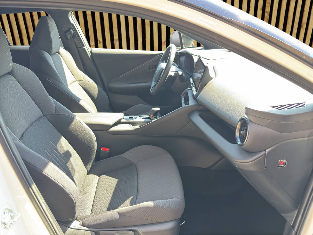 TOYOTA C-HR 2.0 PHEV Trend, Plug-in-Hybrid Petrol/Electric, Second hand / Used, Automatic - 5