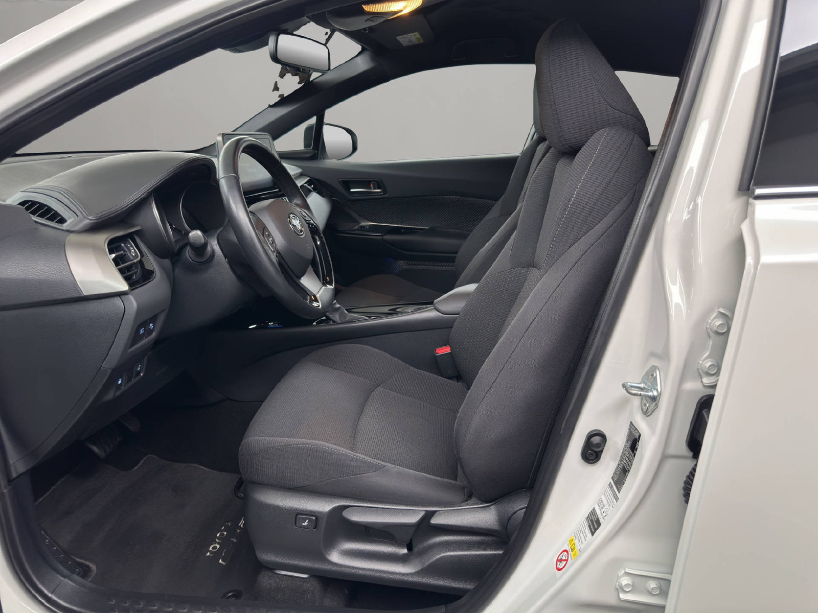 TOYOTA C-HR 1.8 VVTi HSD Trend, Voll-Hybrid Benzin/Elektro, Occasion / Gebraucht, Automatik - 6