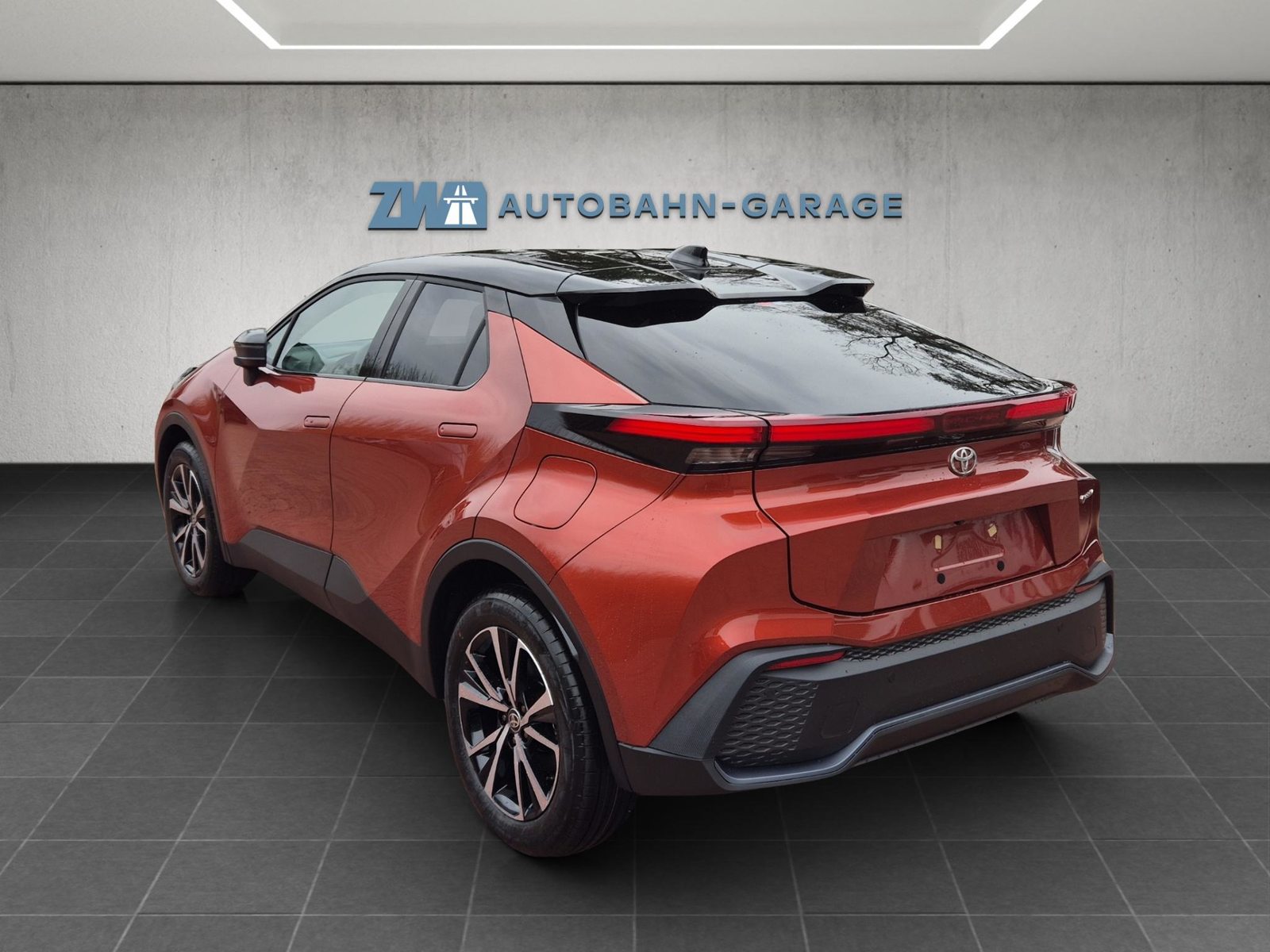 TOYOTA C-HR 2.0 PHEV Swiss Edition, Plug-in-Hybrid Petrol/Electric, Second hand / Used, Automatic - 3