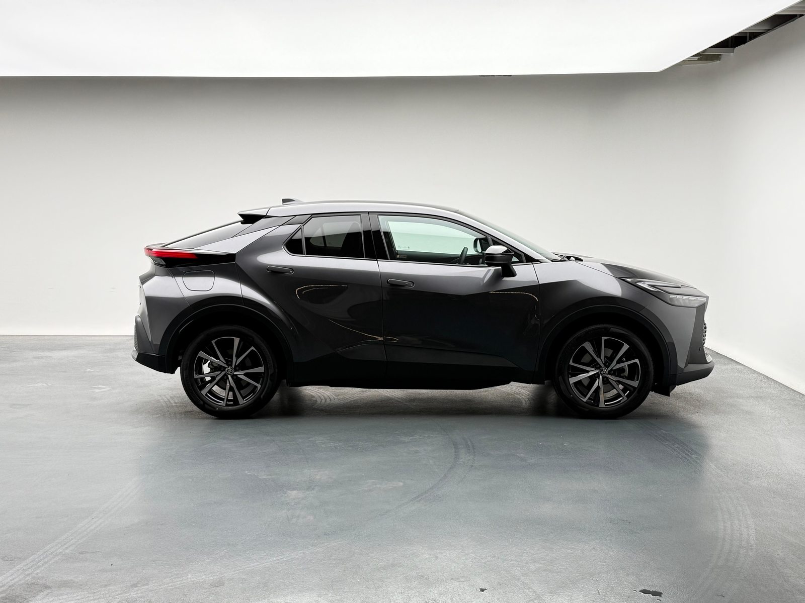 TOYOTA C-HR 2.0 PHEV Swiss Edition, Plug-in-Hybrid Petrol/Electric, Second hand / Used, Automatic - 5