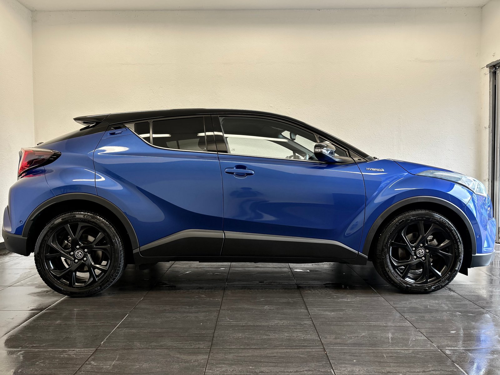 TOYOTA C-HR 1.8 HSD Style CVT, Hybride Intégral Essence/Électricité, Occasion / Utilisé, Automatique - 4