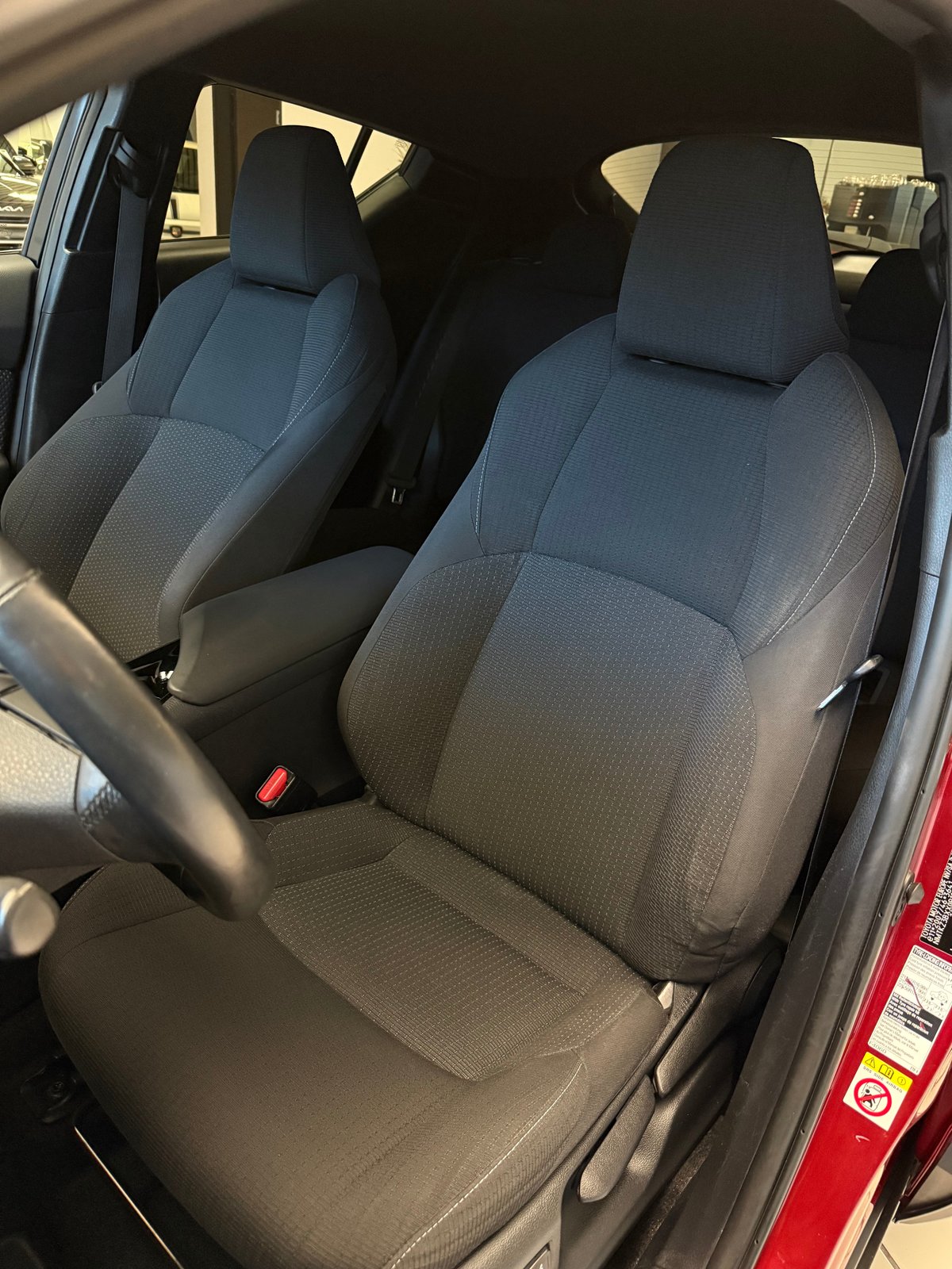 TOYOTA C-HR 1.8 HSD CVT, Voll-Hybrid Benzin/Elektro, Occasion / Gebraucht, Automatik - 6