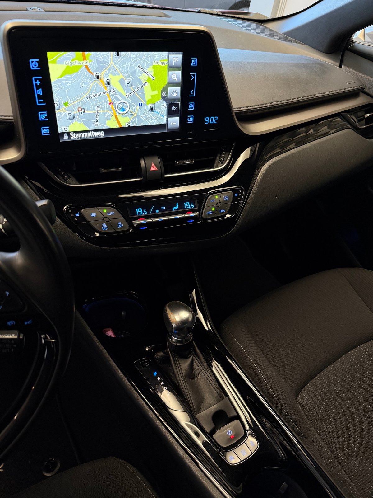 TOYOTA C-HR 1.8 HSD CVT, Voll-Hybrid Benzin/Elektro, Occasion / Gebraucht, Automatik - 7