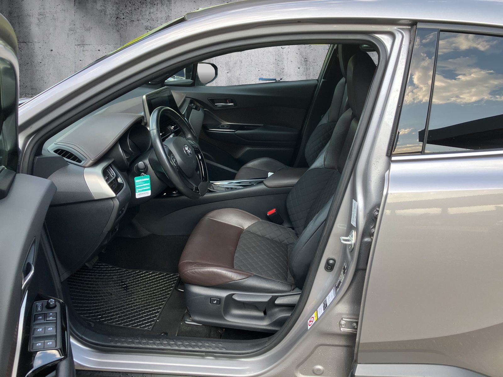 TOYOTA C-HR 1.8 VVTi HSD Premium, Voll-Hybrid Benzin/Elektro, Occasion / Gebraucht, Automatik - 6