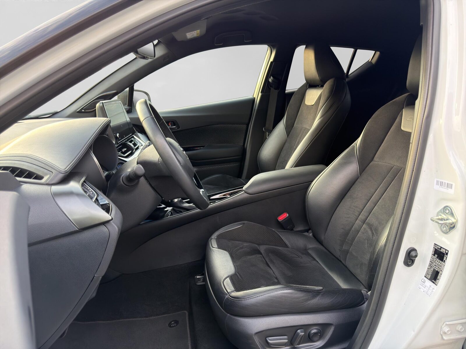 TOYOTA C-HR 2.0 VVTi HSD Move, Hybride Intégral Essence/Électricité, Occasion / Utilisé, Automatique - 2