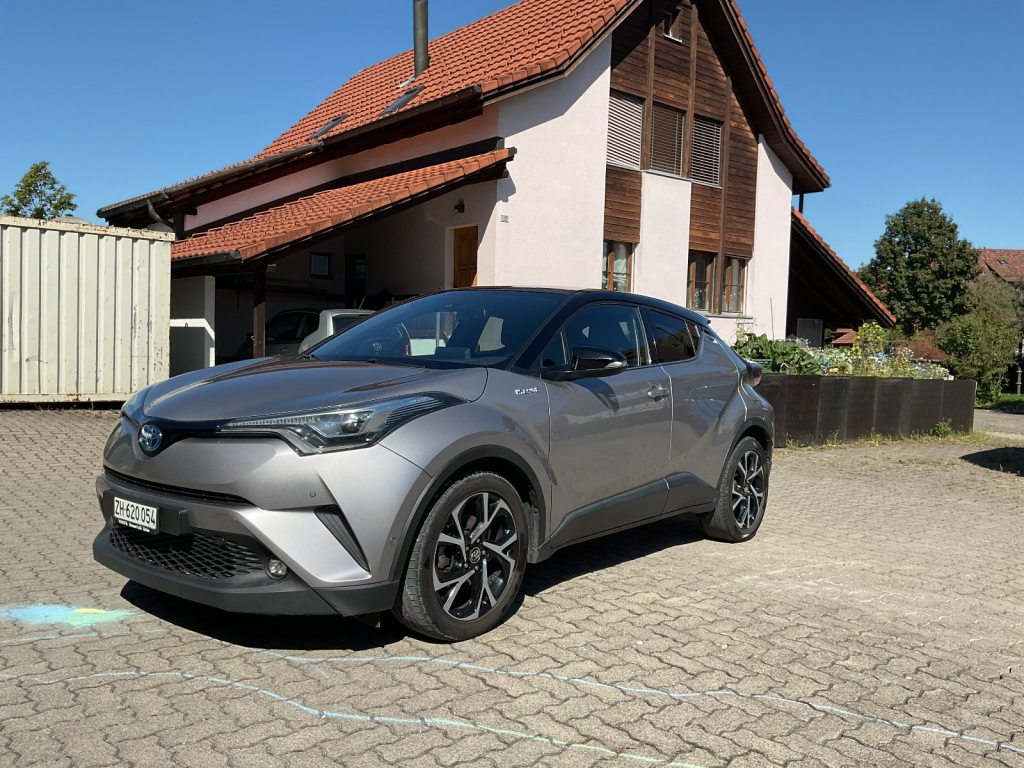 TOYOTA 1.8 VVTi HSD Trend, Hybride Intégral Essence/Électricité, Occasion / Utilisé, Automatique - 2