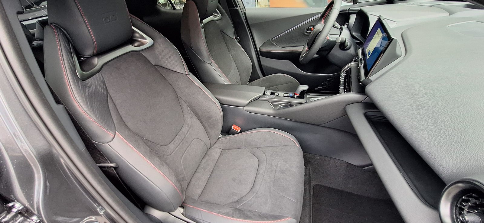 TOYOTA C-HR 2.0 PHEV GR Sport Premiere, Hybride Rechargeable Essence/Électricité, Voiture de démonstration, Automatique - 7