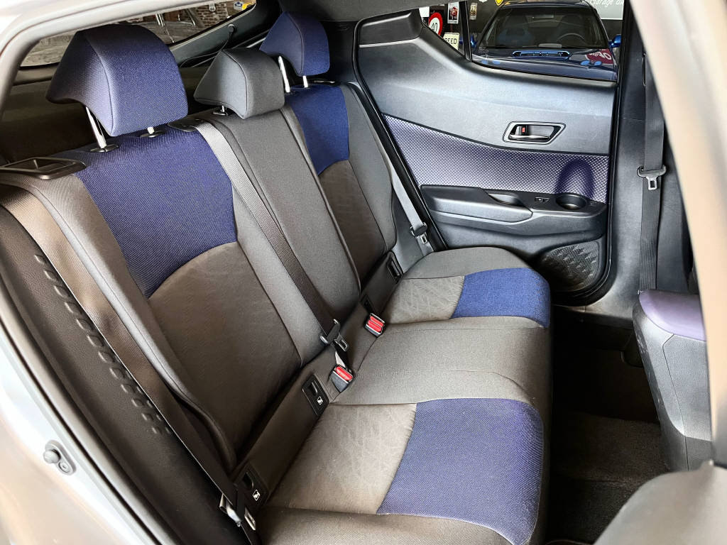 TOYOTA C-HR 1.2 T Style 4x4, Petrol, Second hand / Used, Automatic - 7