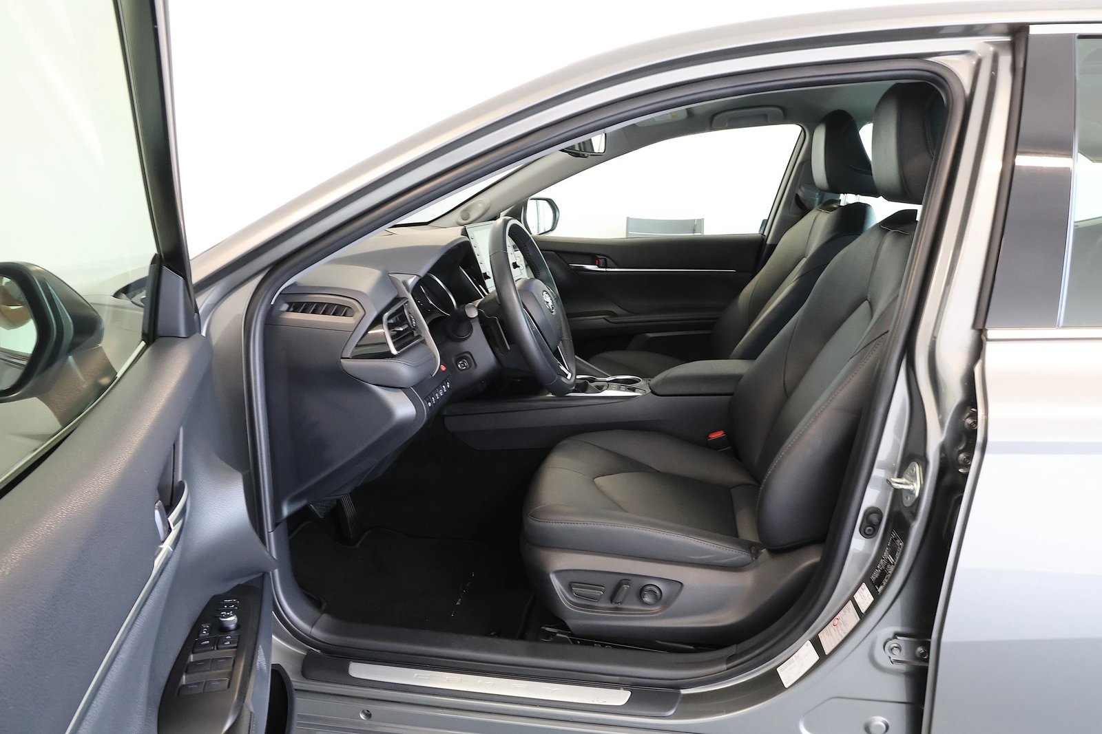 TOYOTA Camry 2.5 HSD e-CVT Premium, Voll-Hybrid Benzin/Elektro, Occasion / Gebraucht, Automatik - 6