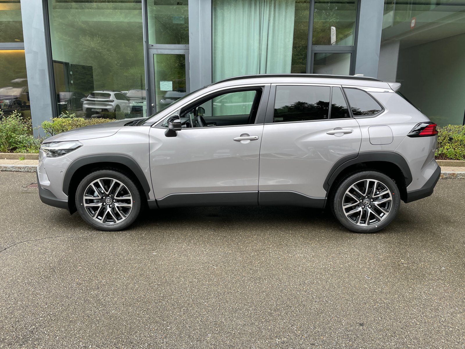 TOYOTA Corolla Cross 2.0 Premium e-CVT AWD, Essence, Voiture nouvelle, Automatique - 2