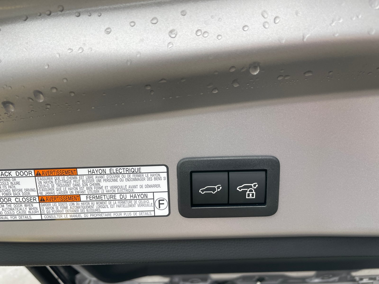 TOYOTA Corolla Cross 2.0 Premium e-CVT AWD, Essence, Voiture nouvelle, Automatique - 6