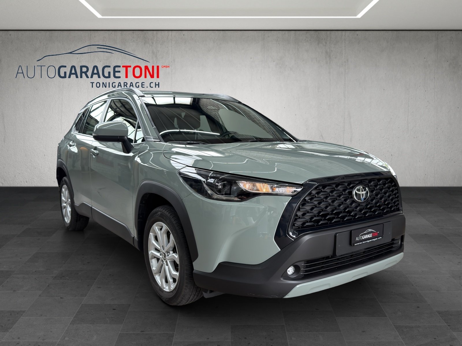 TOYOTA Corolla Cross 1.8 Trend e-CVT, Benzin, Occasion / Gebraucht, Automatik - 2