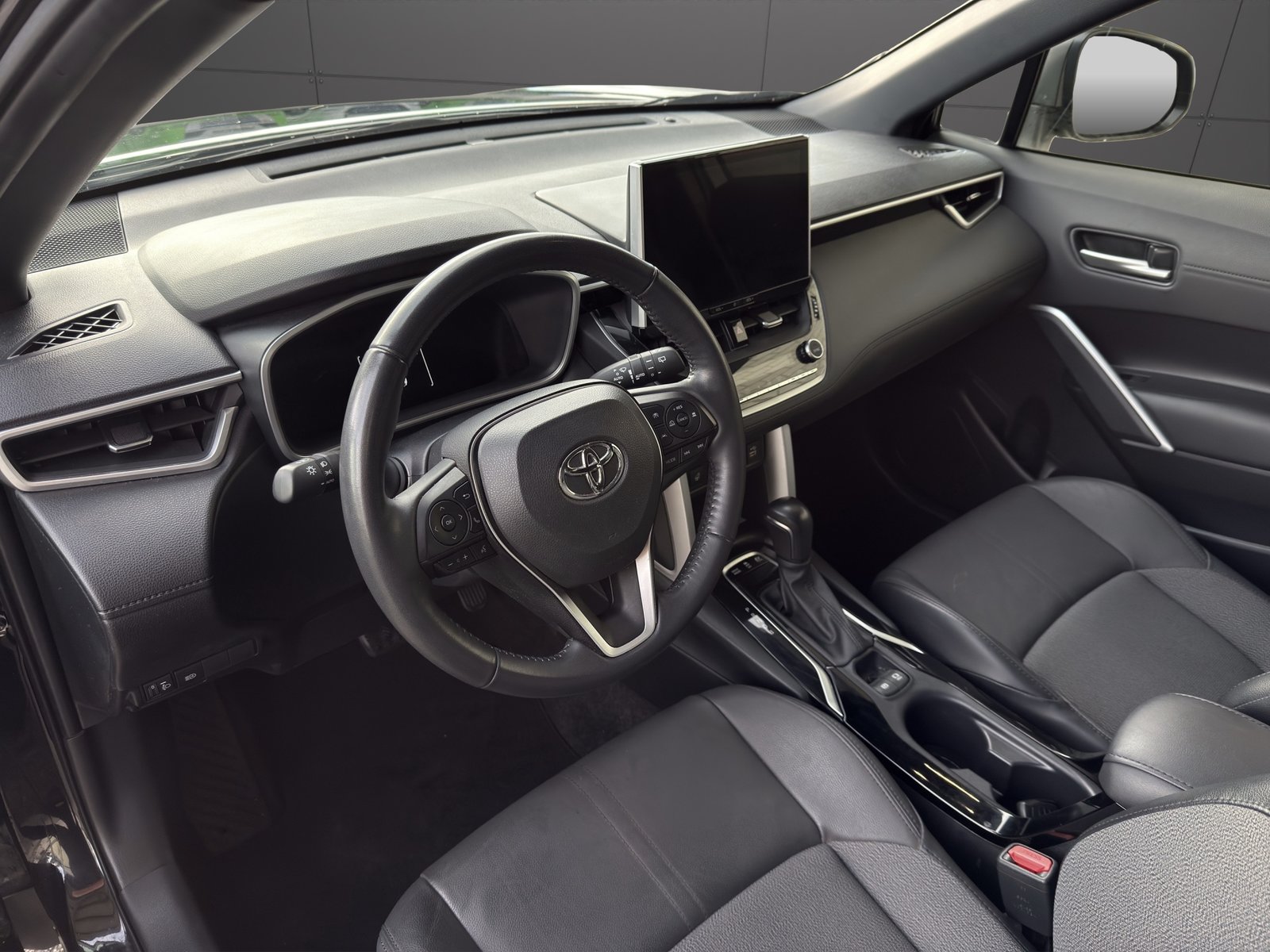 TOYOTA Corolla Cross 2.0 4WD Trend e-CVT, Voll-Hybrid Benzin/Elektro, Occasion / Gebraucht, Automatik - 7