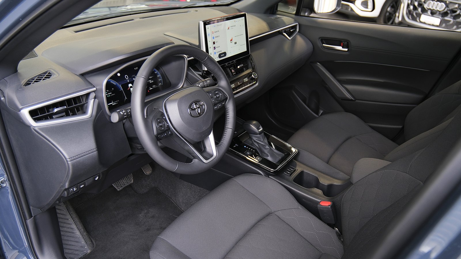 TOYOTA Corolla Cross 2.0 Trend e-CVT, Full-Hybrid Petrol/Electric, Second hand / Used, Automatic - 3