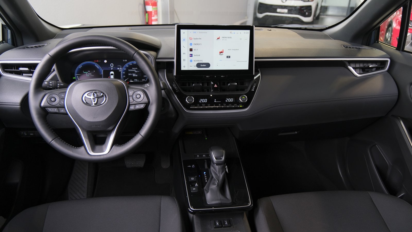 TOYOTA Corolla Cross 2.0 Trend e-CVT, Full-Hybrid Petrol/Electric, Second hand / Used, Automatic - 4