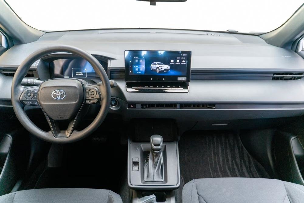 TOYOTA COROLLA CROSS, Voll-Hybrid Benzin/Elektro, Occasion / Gebraucht, Automatik - 5