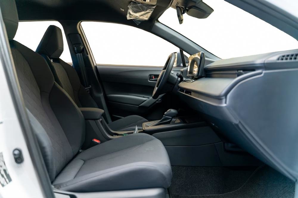 TOYOTA COROLLA CROSS, Voll-Hybrid Benzin/Elektro, Occasion / Gebraucht, Automatik - 6