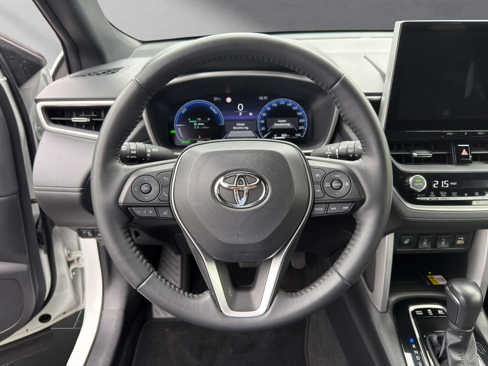 TOYOTA Corolla Cross 2.0 HSD  AWD-i, Hybride Intégral Essence/Électricité, Occasion / Utilisé, Automatique - 5