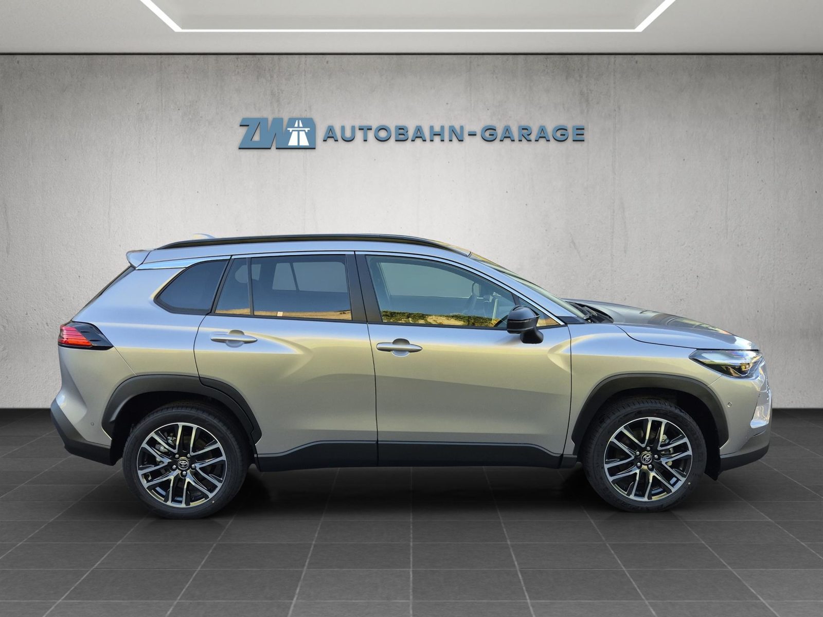 TOYOTA Corolla Cross 2.0 HSD Premium AWD-i, Voll-Hybrid Benzin/Elektro, Vorführwagen, Automatik - 6