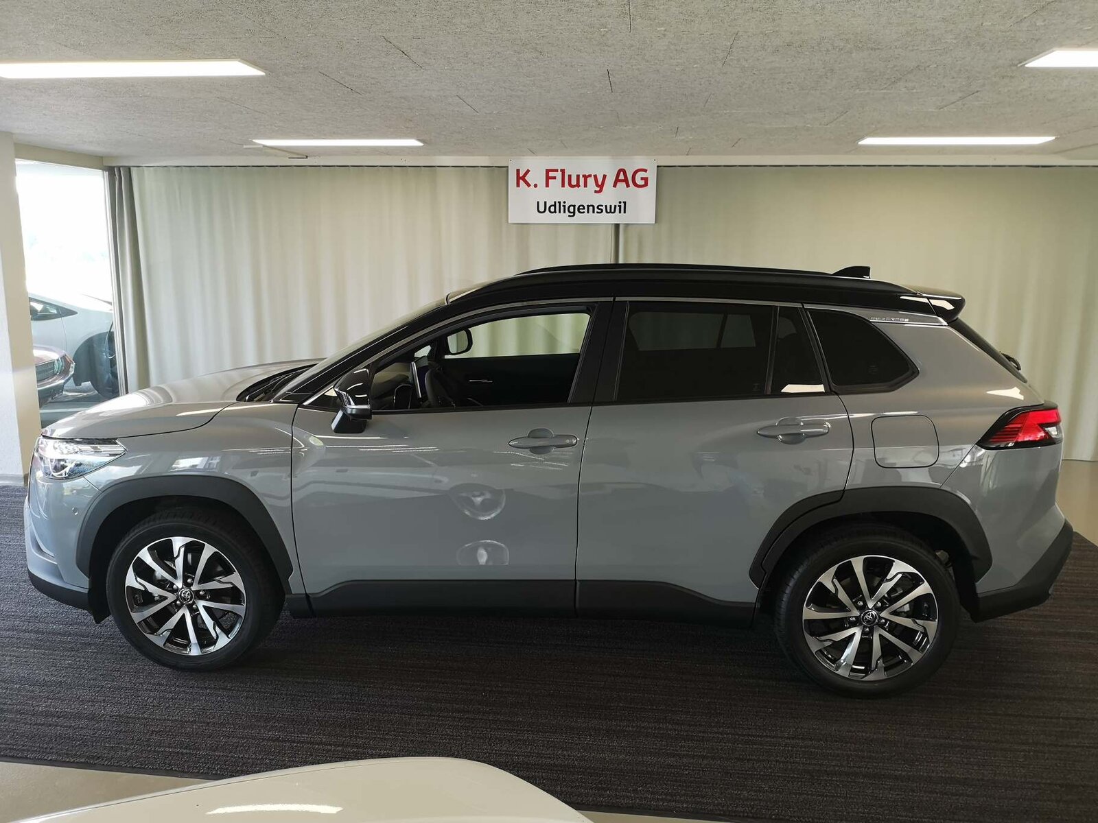 TOYOTA Corolla Cross 2.0 HSD Premium AWD-i, Full-Hybrid Petrol/Electric, Ex-demonstrator, Automatic - 2
