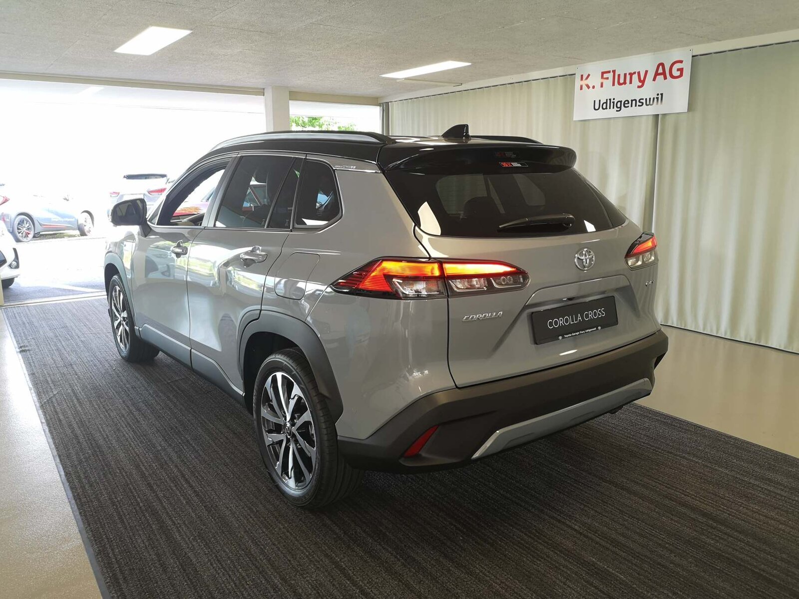 TOYOTA Corolla Cross 2.0 HSD Premium AWD-i, Full-Hybrid Petrol/Electric, Ex-demonstrator, Automatic - 3