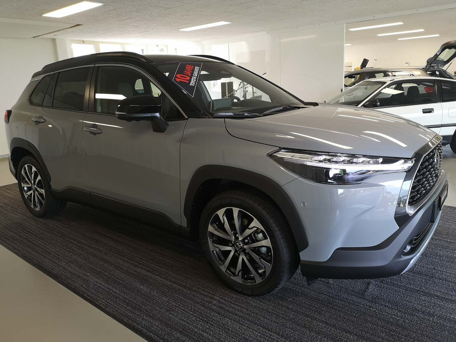 TOYOTA Corolla Cross 2.0 HSD Premium AWD-i, Full-Hybrid Petrol/Electric, Ex-demonstrator, Automatic - 4