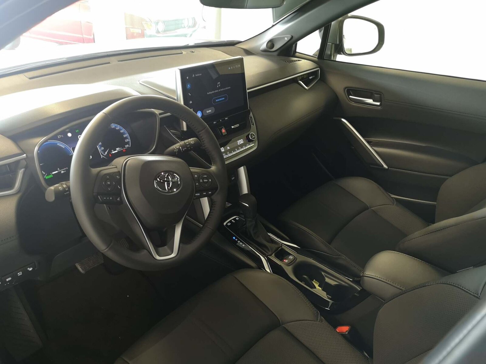 TOYOTA Corolla Cross 2.0 HSD Premium AWD-i, Full-Hybrid Petrol/Electric, Ex-demonstrator, Automatic - 6