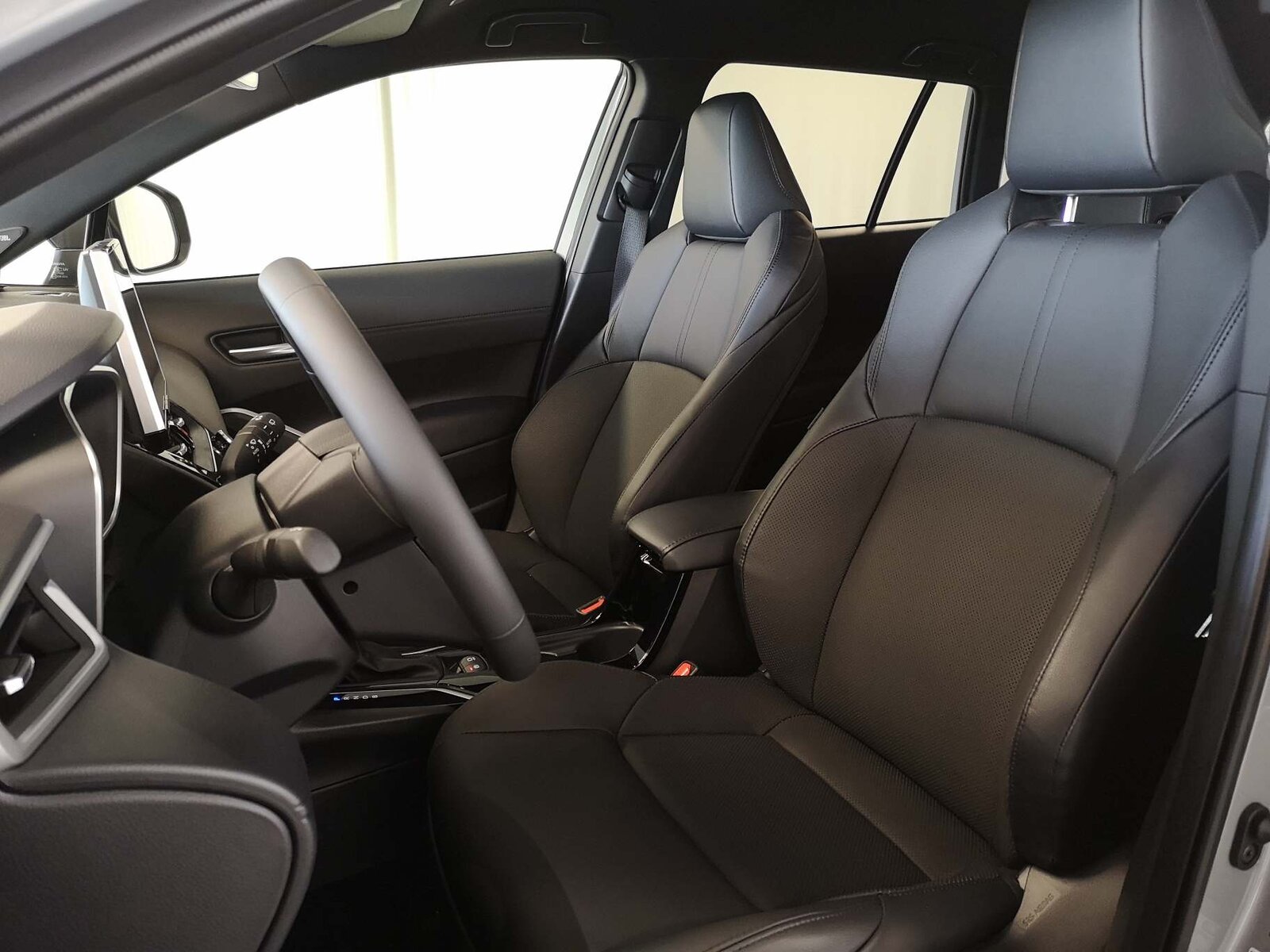 TOYOTA Corolla Cross 2.0 HSD Premium AWD-i, Full-Hybrid Petrol/Electric, Ex-demonstrator, Automatic - 7