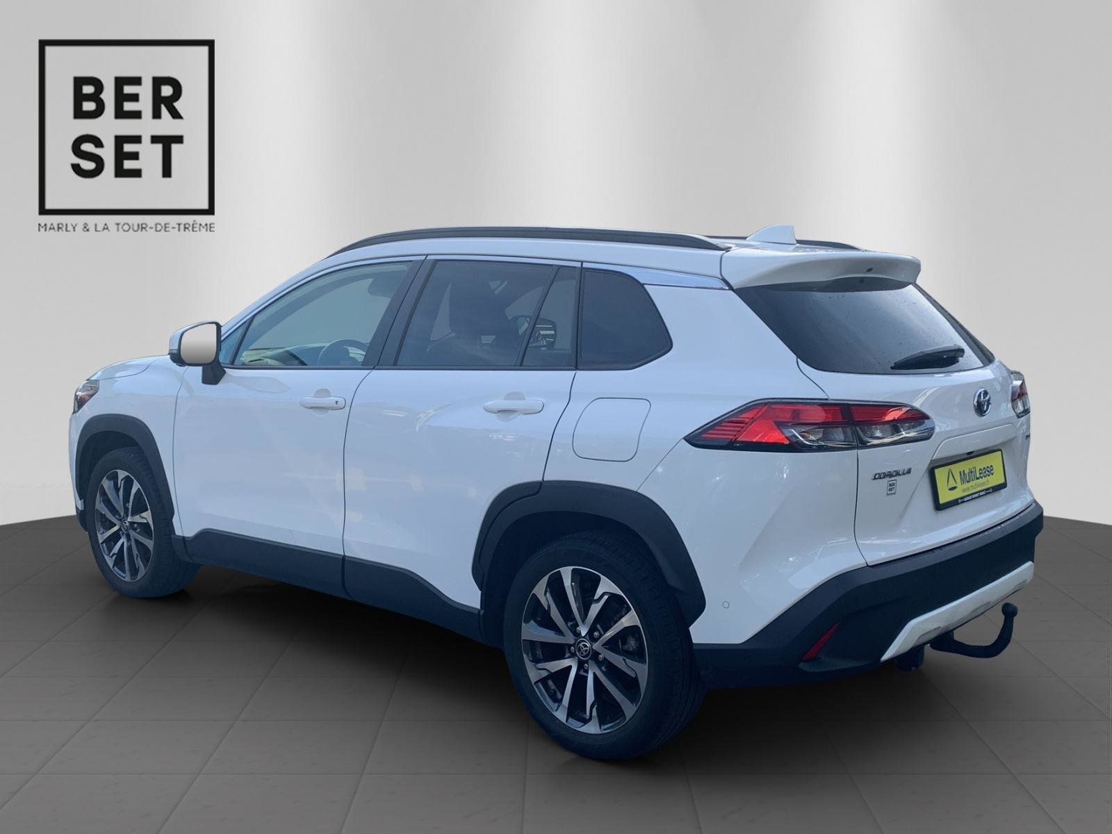 TOYOTA Corolla Cross 2.0 HSD Premium AWD-i, Full-Hybrid Petrol/Electric, Second hand / Used, Automatic - 3