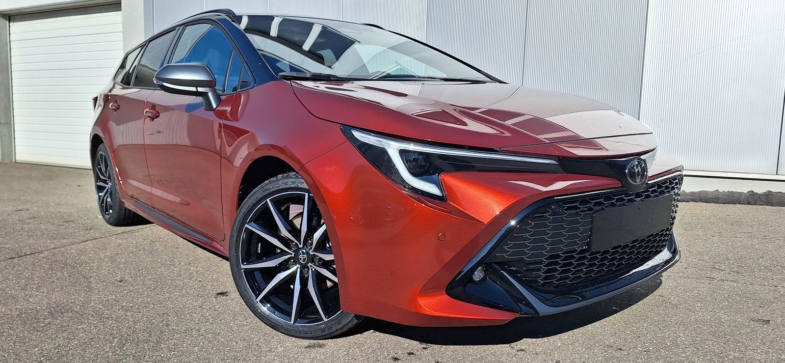 TOYOTA Corolla Touring Sports 2.0 HSD GR Sport, Full-Hybrid Petrol/Electric, New car, Automatic - 2