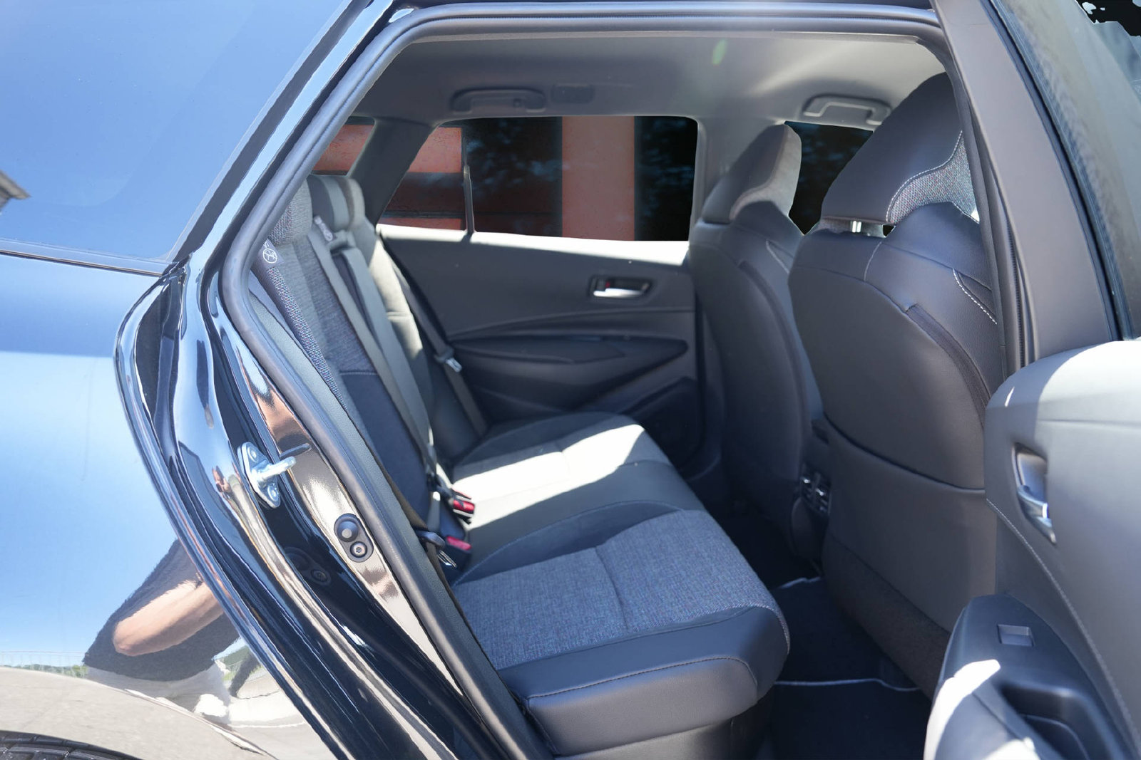 TOYOTA Corolla Touring Sports 2.0 HSD Swiss Edition, Voll-Hybrid Benzin/Elektro, Neuwagen, Automatik - 7