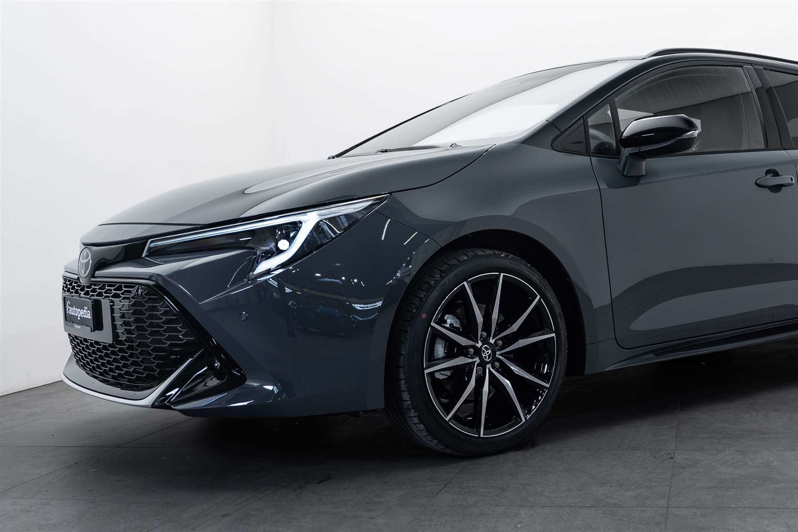 TOYOTA Corolla Touring Sports 2.0 HSD GR Sport e-CVT Automat, Full-Hybrid Petrol/Electric, New car, Automatic - 2