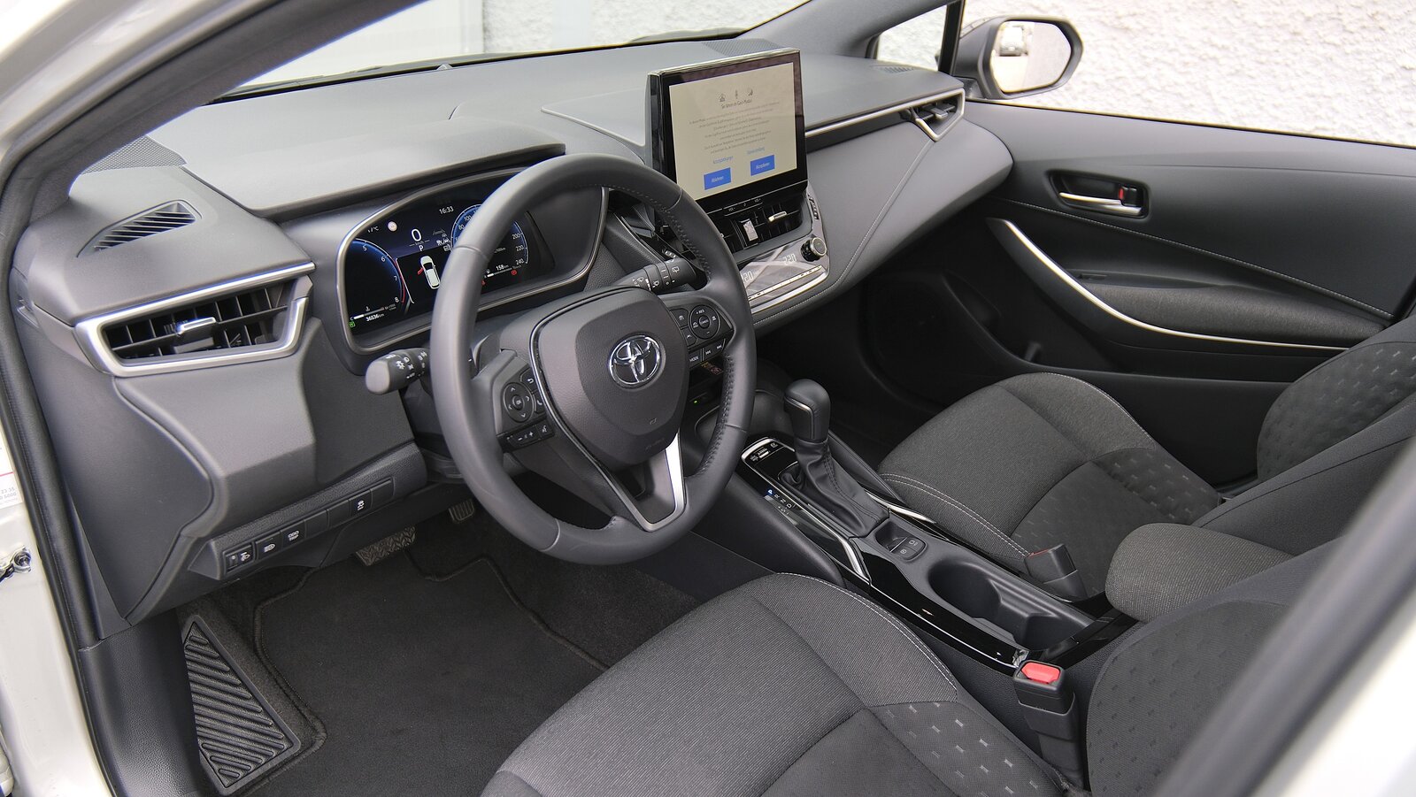 TOYOTA Corolla Touring Sports 2.0 HSD Trend e-CVT, Hybride Intégral Essence/Électricité, Occasion / Utilisé, Automatique - 3