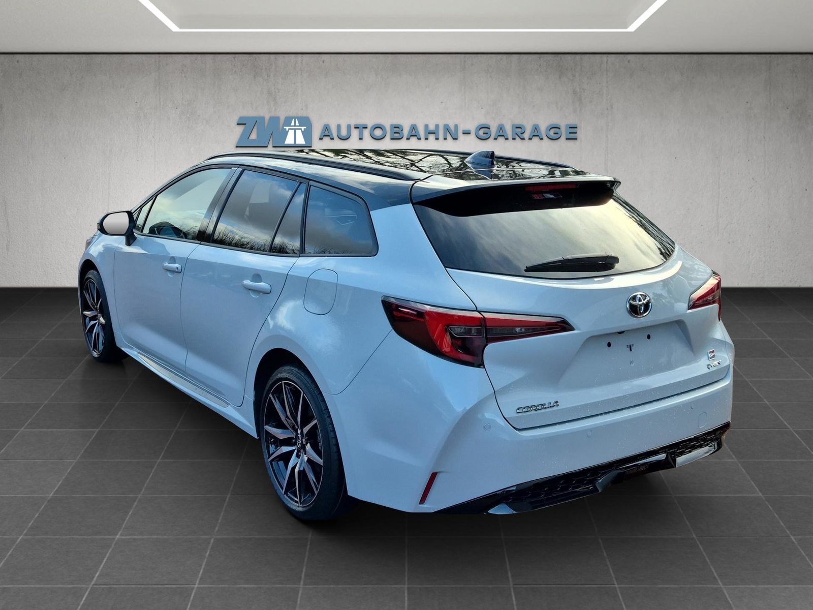 TOYOTA Corolla Touring Sports 2.0 HSD GR Sport, Full-Hybrid Petrol/Electric, Ex-demonstrator, Automatic - 3