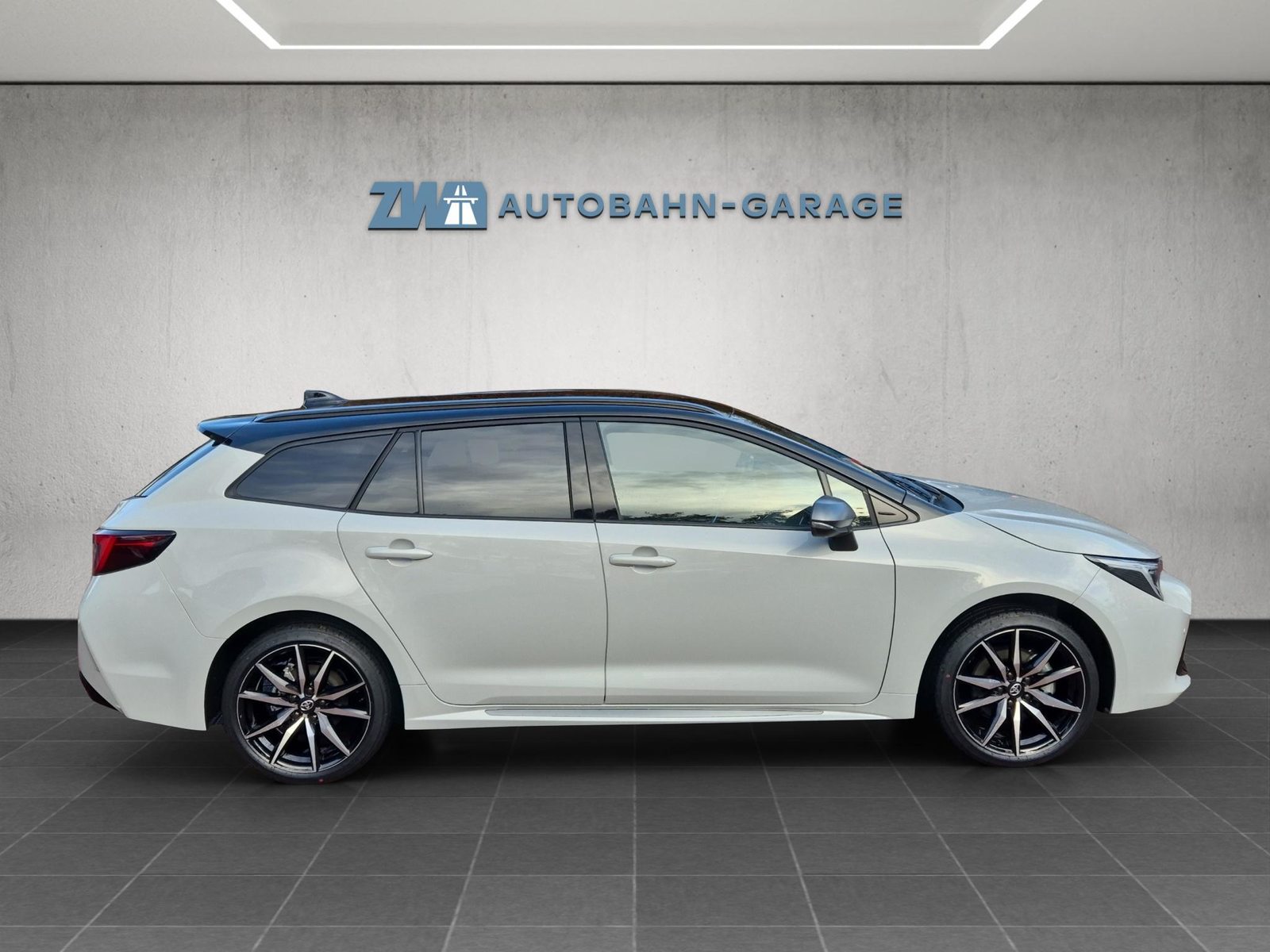 TOYOTA Corolla Touring Sports 2.0 HSD GR Sport, Full-Hybrid Petrol/Electric, Ex-demonstrator, Automatic - 6