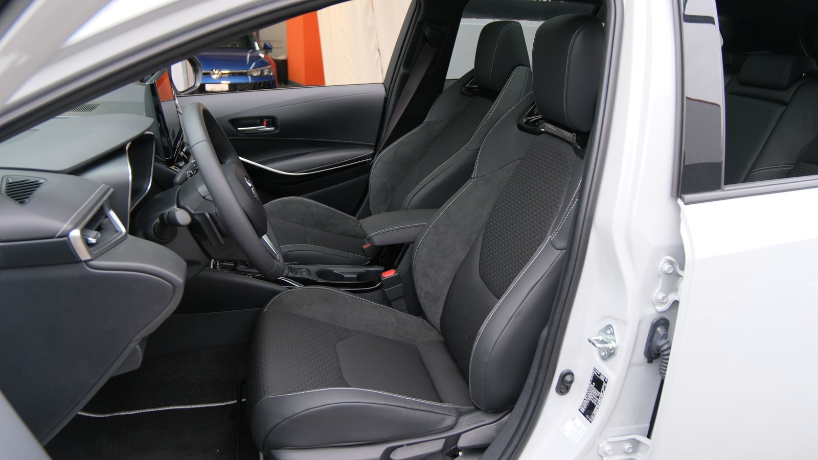 TOYOTA Corolla 2.0 HSD Premiumt e- CVT, Voll-Hybrid Benzin/Elektro, Neuwagen, Automat - 6